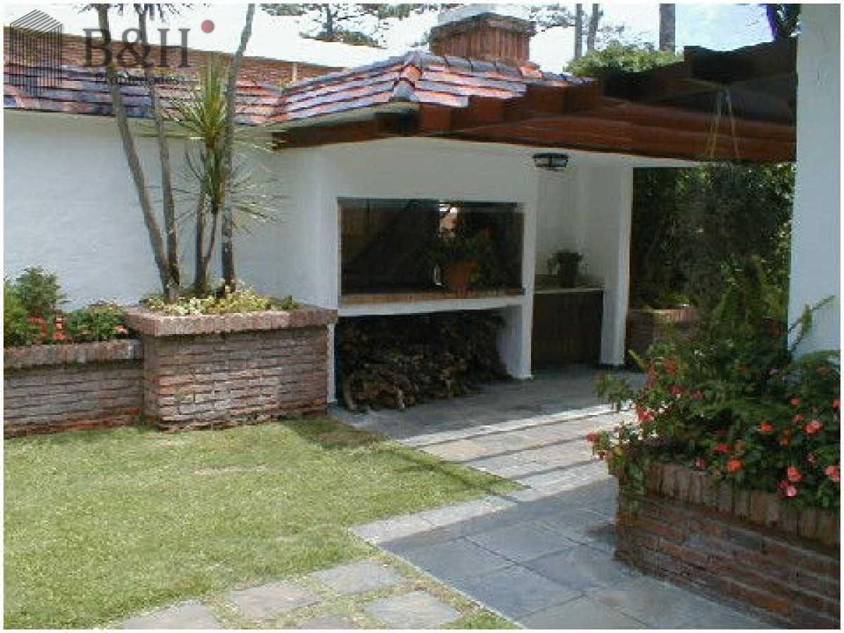 Casa ID.2884 - hermosa casa con muy buen parque 