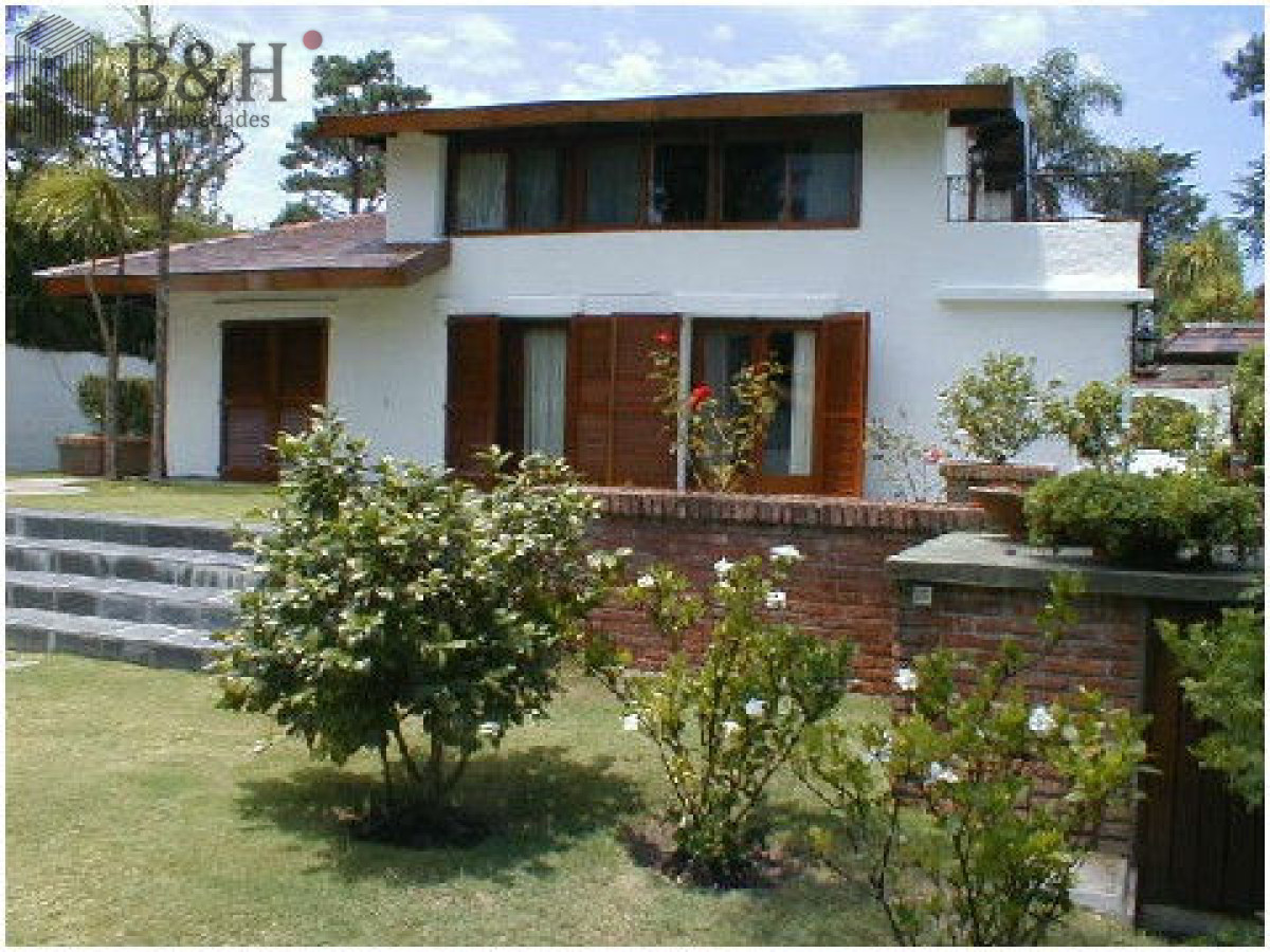 Casa ID.2884 - hermosa casa con muy buen parque 