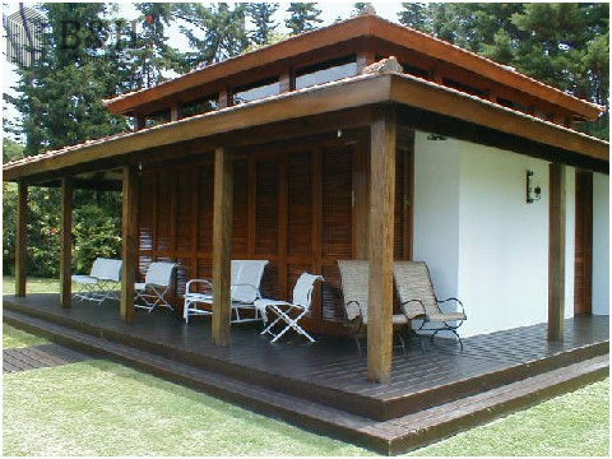 Casa ID.2884 - hermosa casa con muy buen parque 