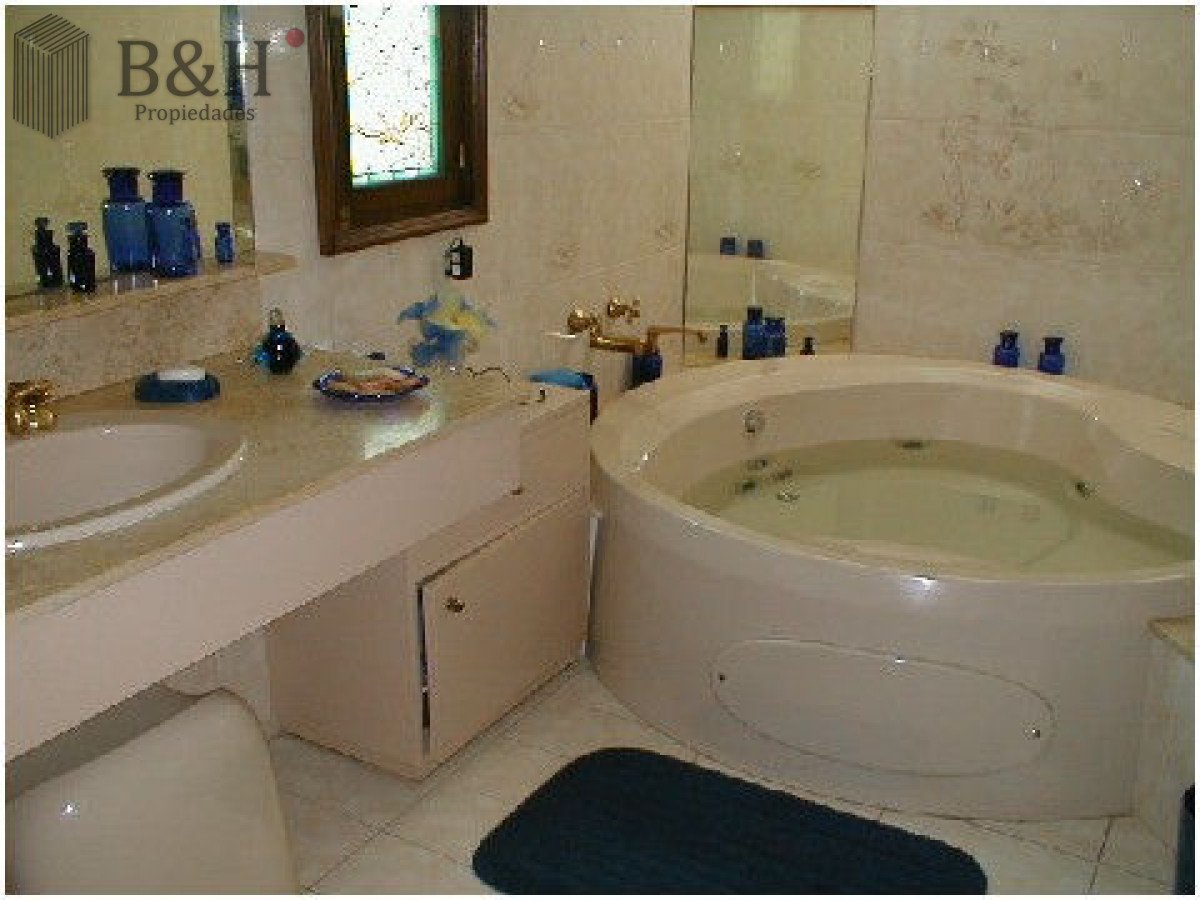 Casa ID.2884 - hermosa casa con muy buen parque 