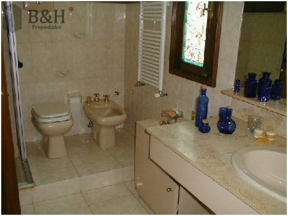 Casa ID.2884 - hermosa casa con muy buen parque 