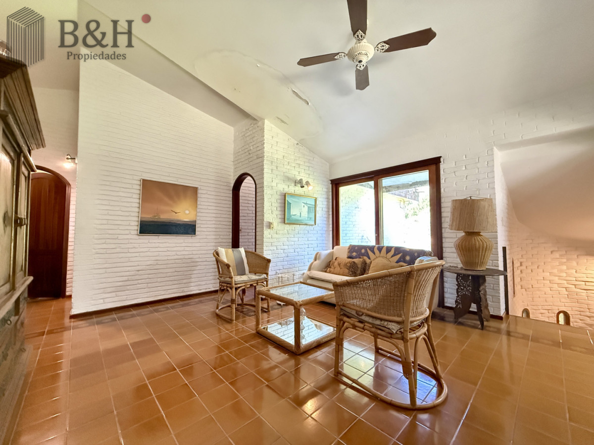 Casa ID.6334 - Imponente chalet en venta sobre Av. del Mar  Exclusividad, confort y naturaleza
