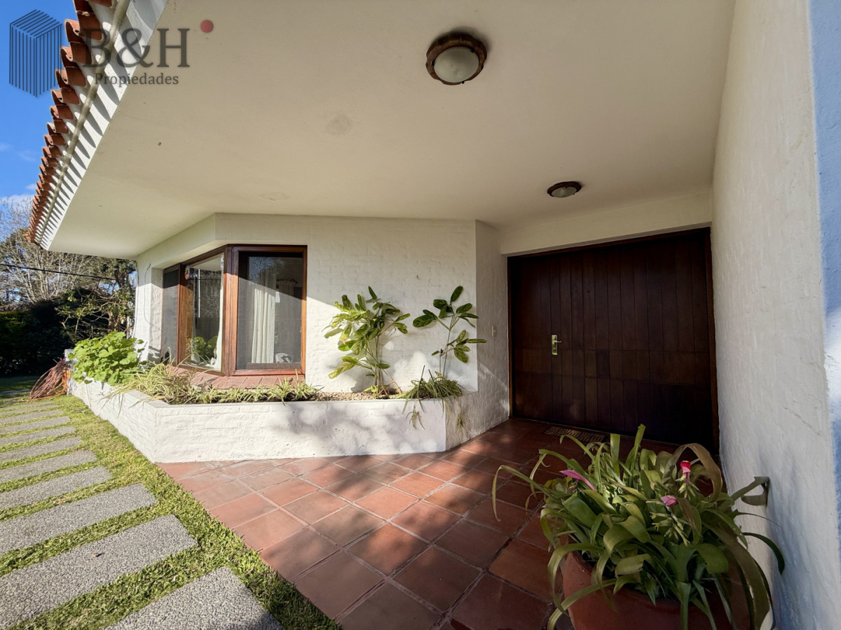 Casa ID.8103 - CASA EN VENTA - BARRIO CANTEGRIL, AV. CÓRDOVA