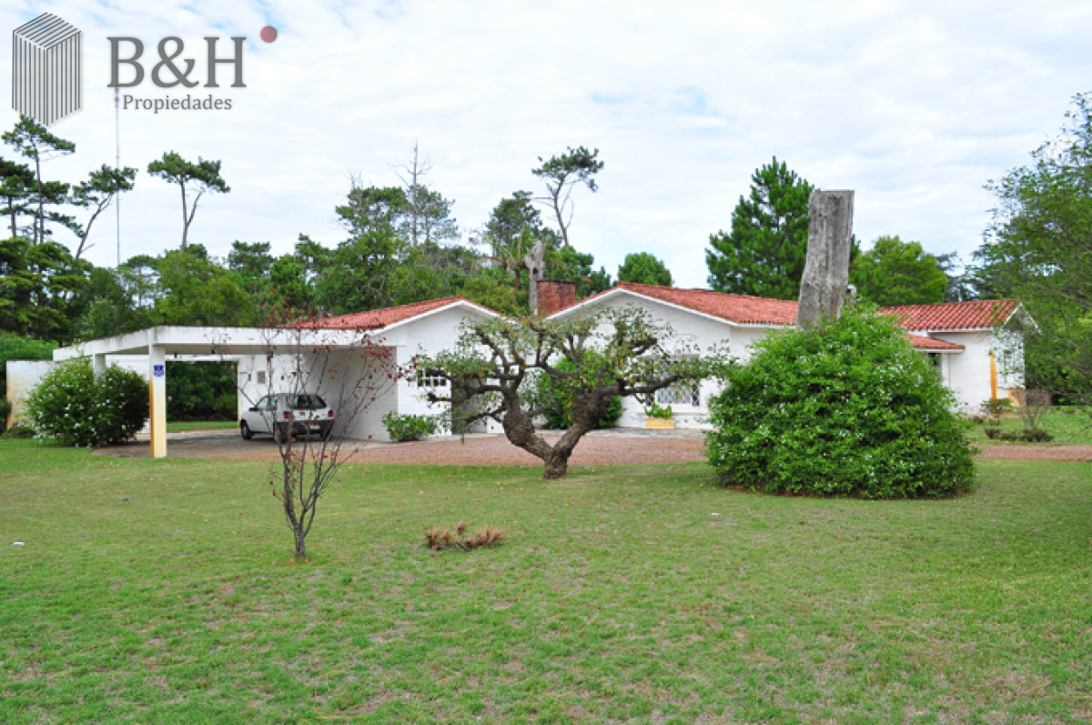 Casa ID.6620 - Casa ubicada en Cantegril con lindo terreno