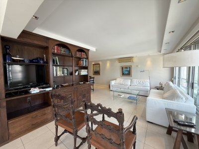 Apartamento 3 dormitorios sobre mansa - APH2301A