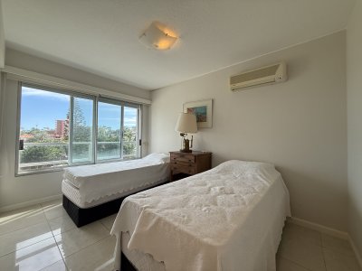 Apartamento 3 dormitorios sobre mansa - APH2301A