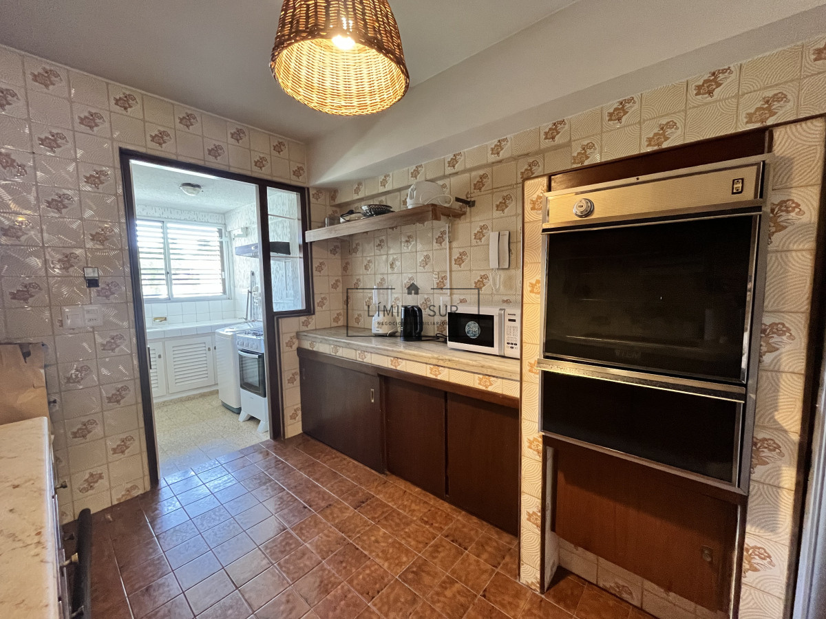 Apartamento ID.234 - Apartamento en venta en el edificio Costanera 12 playa mansa 