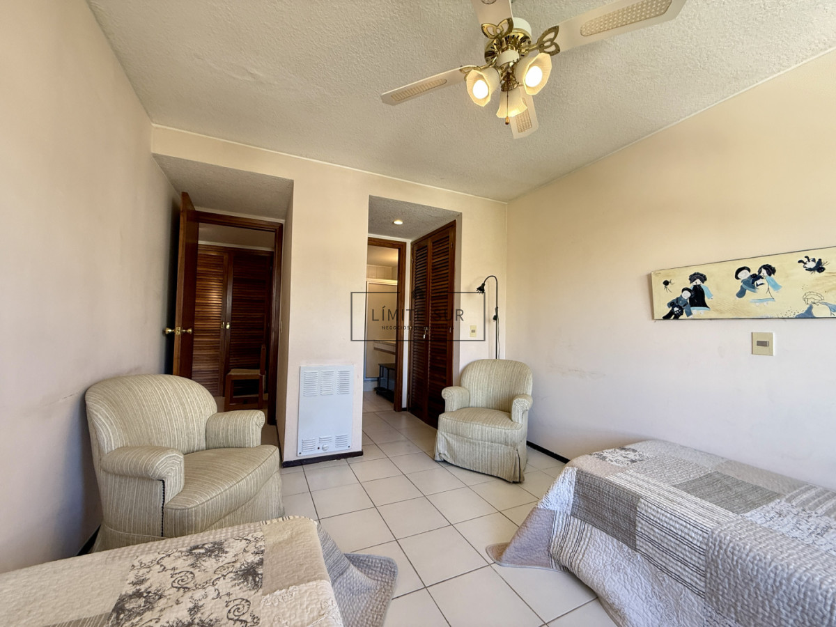 Apartamento ID.230 - Penthouse de categoría en Espigón  Rambla General Artigas