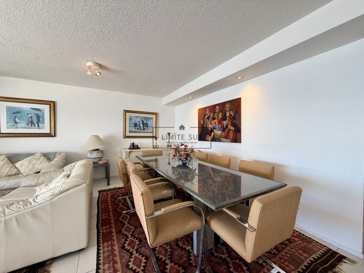 Apartamento ID.230 - Penthouse de categoría en Espigón  Rambla General Artigas