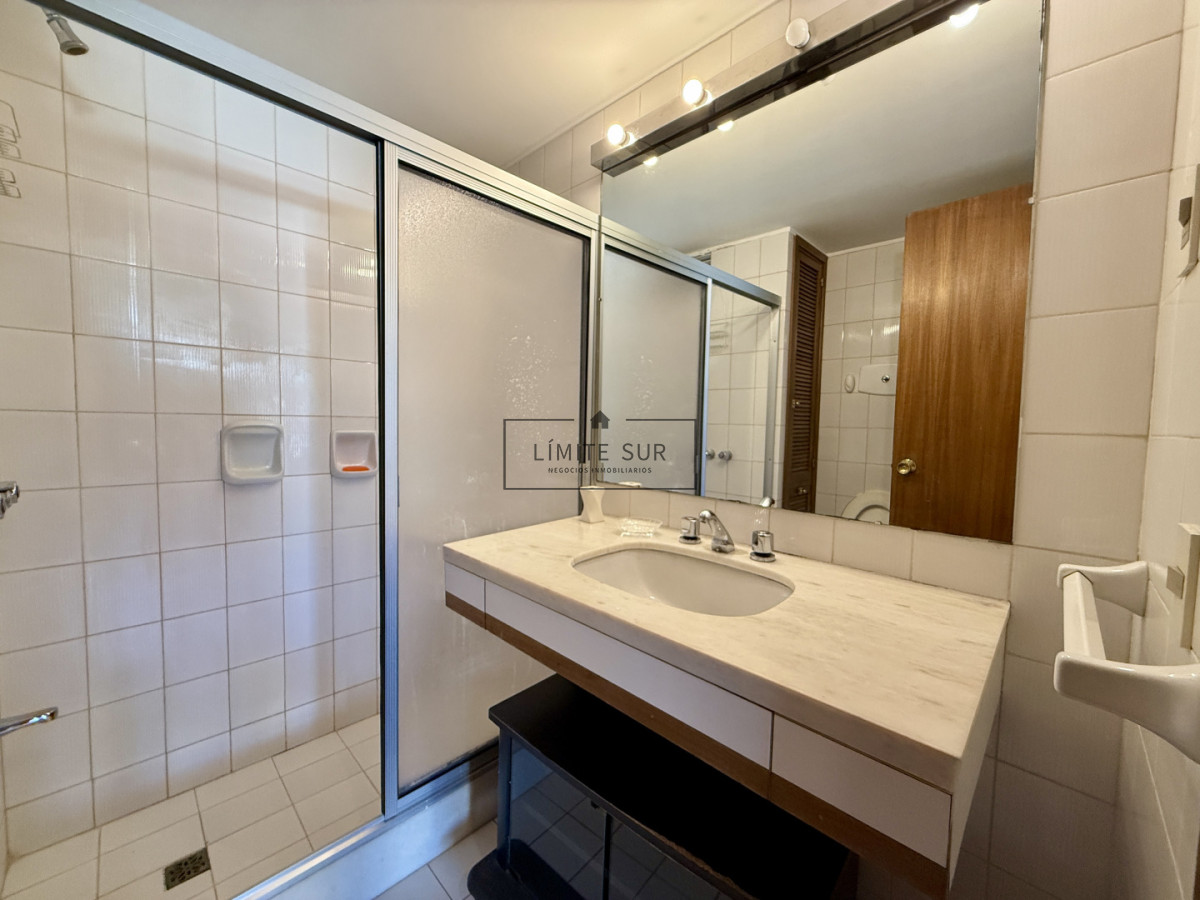 Apartamento ID.230 - Penthouse de categoría en Espigón  Rambla General Artigas