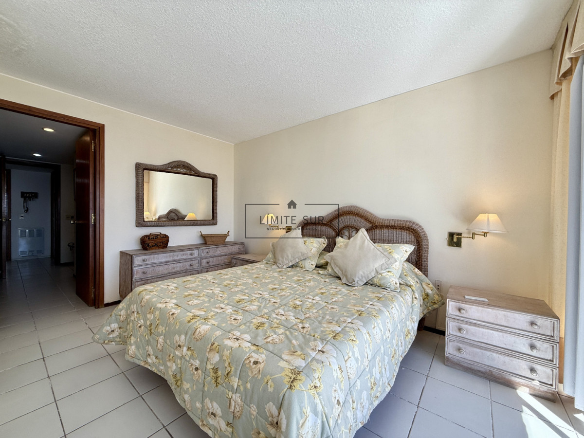 Apartamento ID.230 - Penthouse de categoría en Espigón  Rambla General Artigas