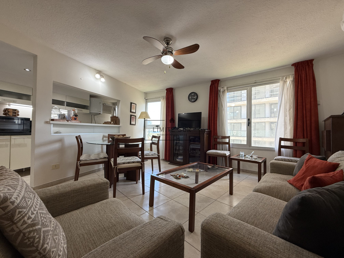 Apartamento ID.131 - edificio Torre O en playa brava.