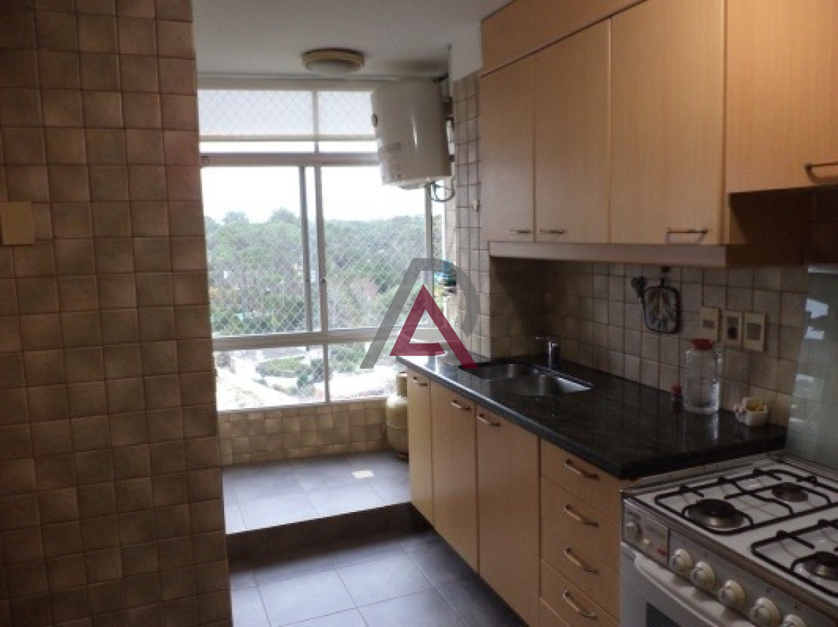 Apartamento ID.259 - Ubicado sobre la Avda. ROOSVELT, estratégicamente a metros del Punta Shopping  ESCUCHA OFERTAS