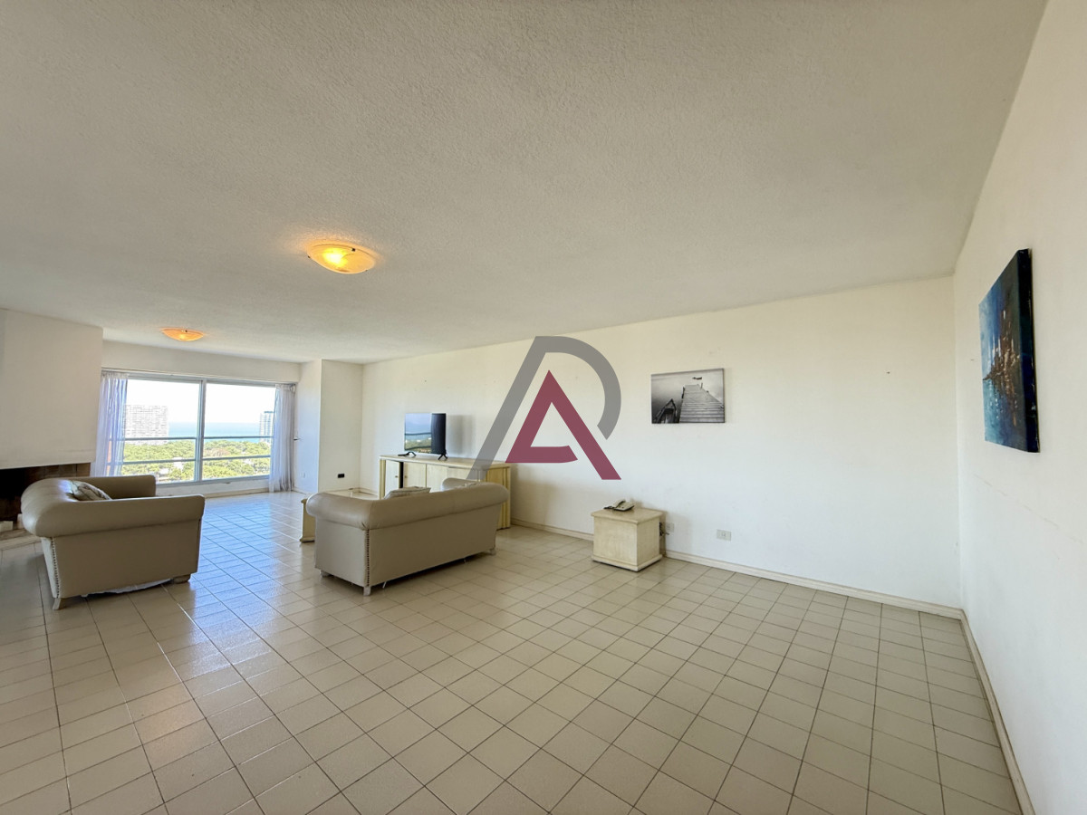 Apartamento ID.290 - Venta de Apartamento  Parquemar Bosque  Parada 15 de Av. Roosevelt, Punta del Este