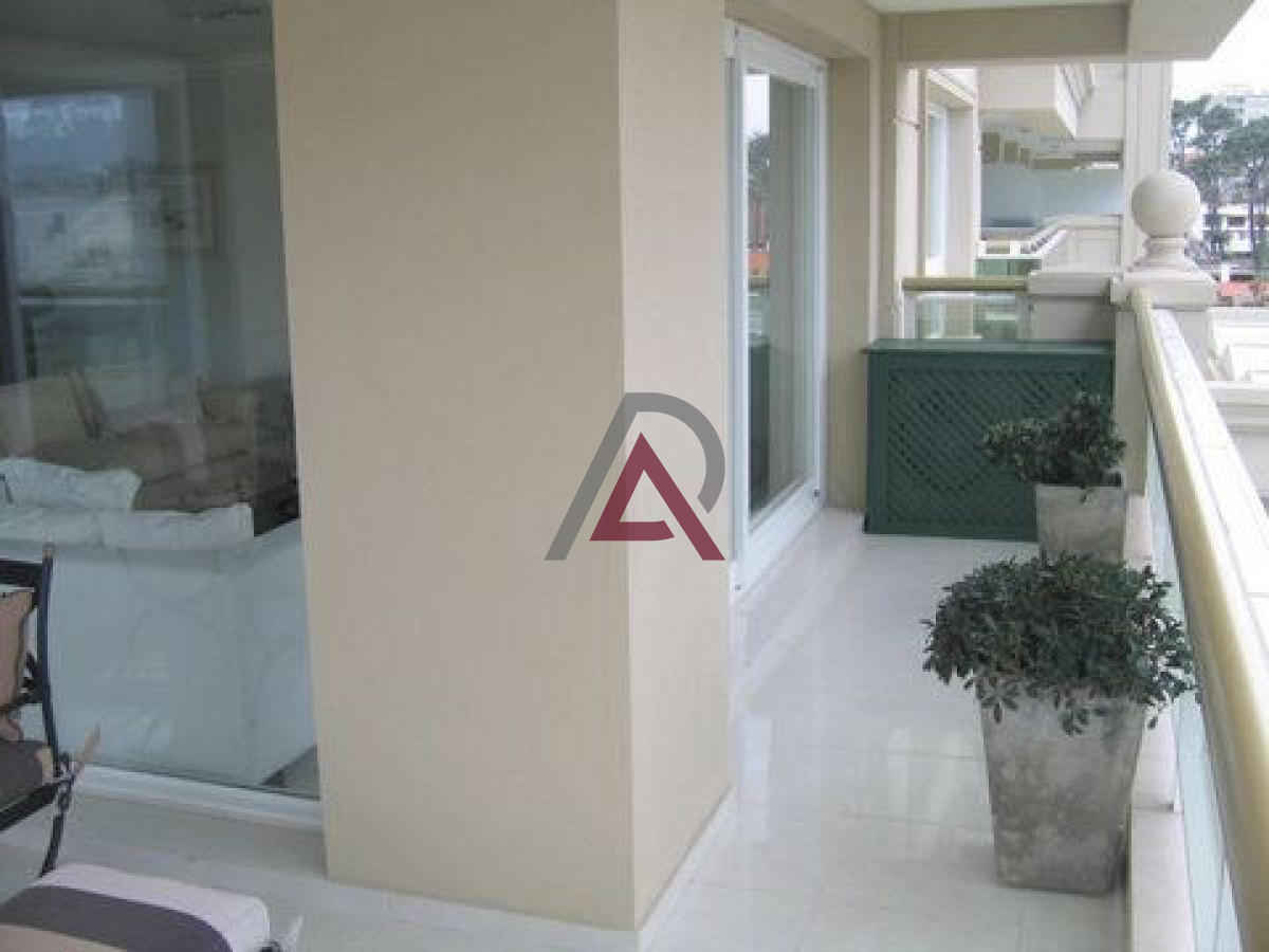 Apartamento ID.287 - VENTA APARTAMENTO 3 Dorm, 3 Baños - MANSA- Punta del Este