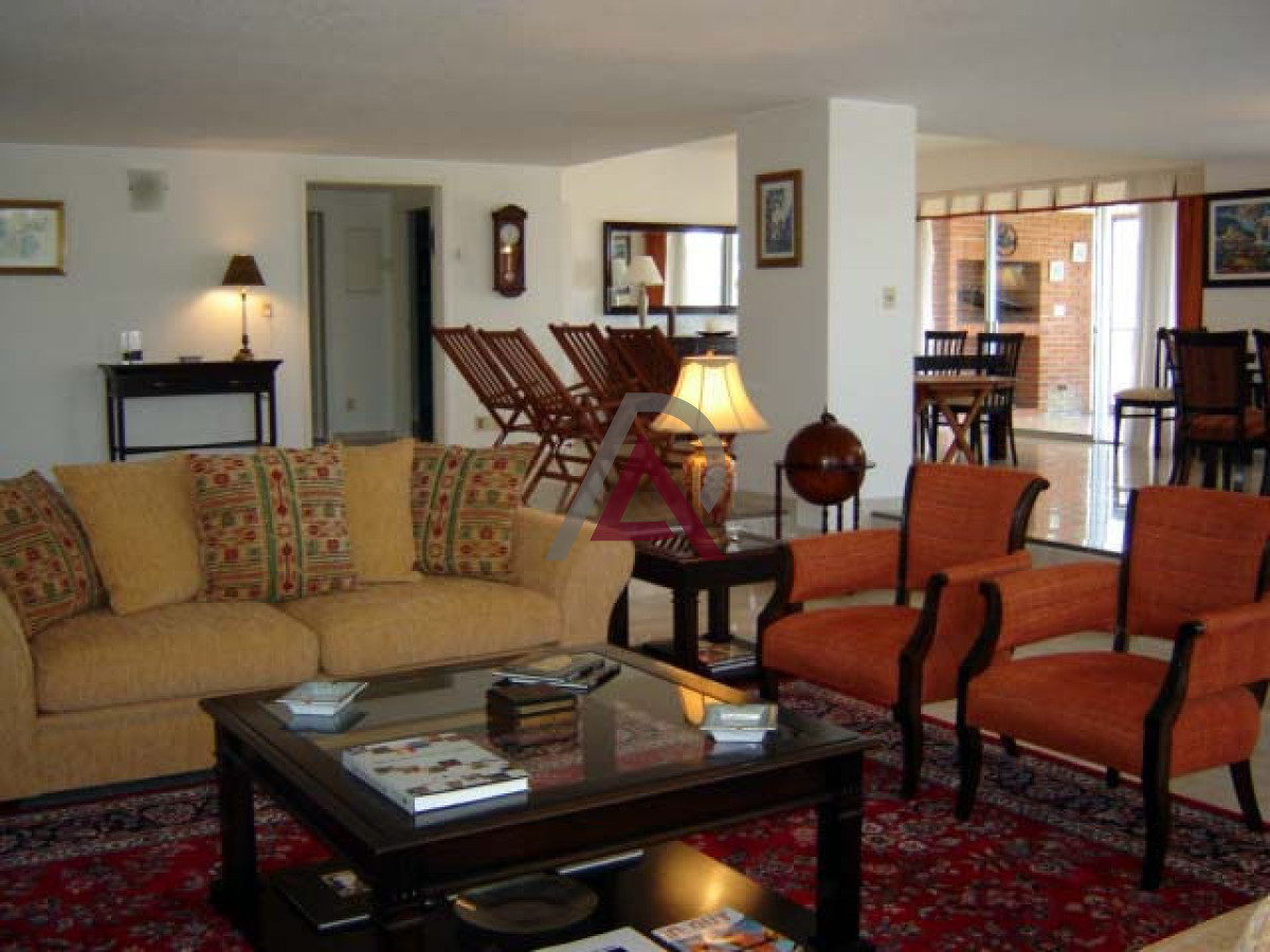 Apartamento ID.299 - VENTA APARTAMENTO EN MANSA- 3 Dorm. PDE - ALQUILER Temporada