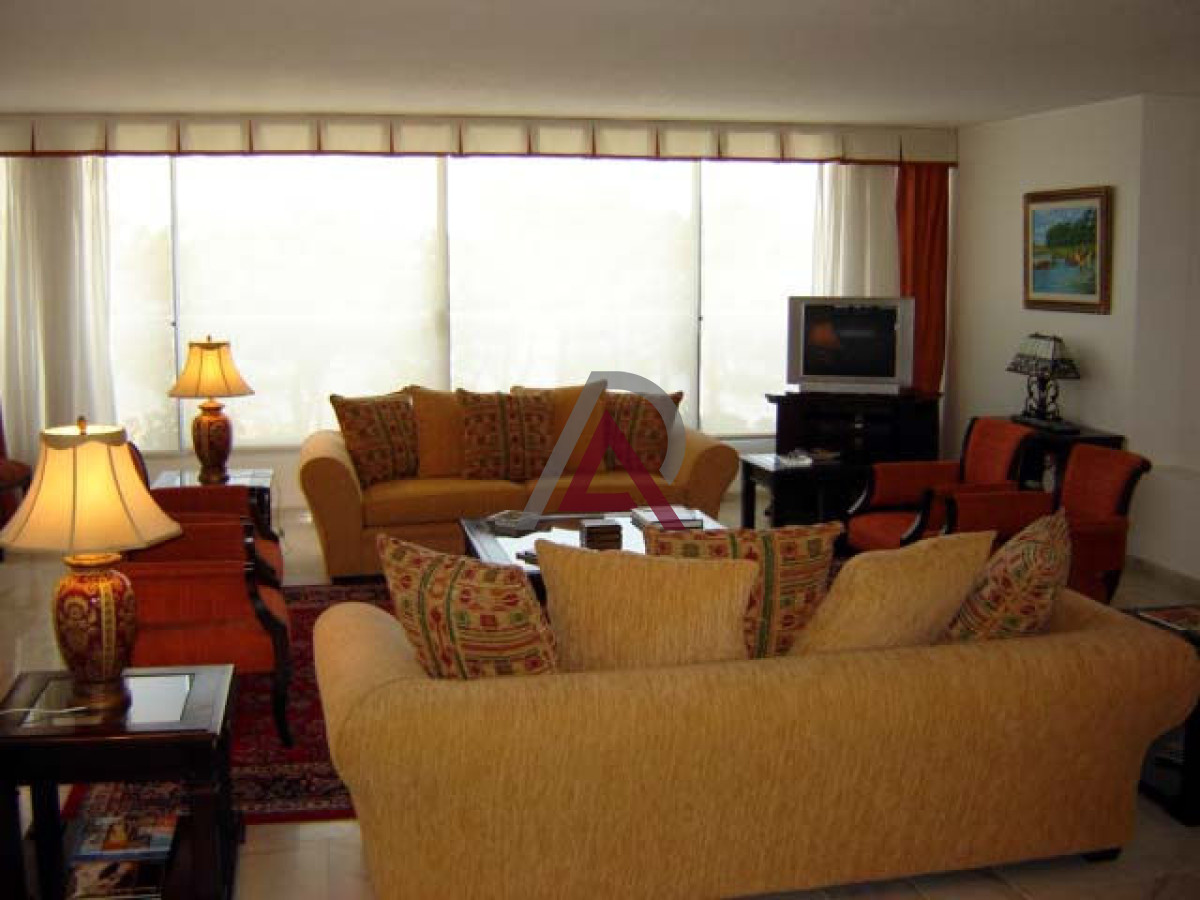 Apartamento ID.299 - VENTA APARTAMENTO EN MANSA- 3 Dorm. PDE - ALQUILER Temporada