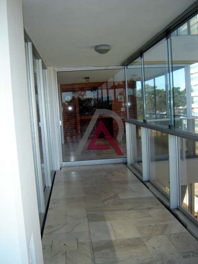 Apartamento ID.299 - VENTA APARTAMENTO EN MANSA- 3 Dorm. PDE - ALQUILER Temporada