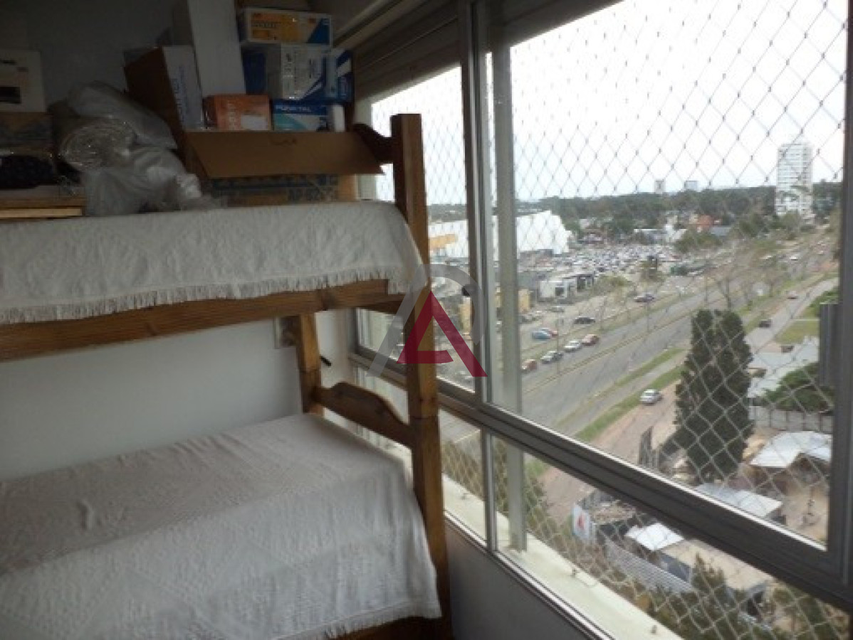 Apartamento ID.259 - Ubicado sobre la Avda. ROOSVELT, estratégicamente a metros del Punta Shopping  ESCUCHA OFERTAS