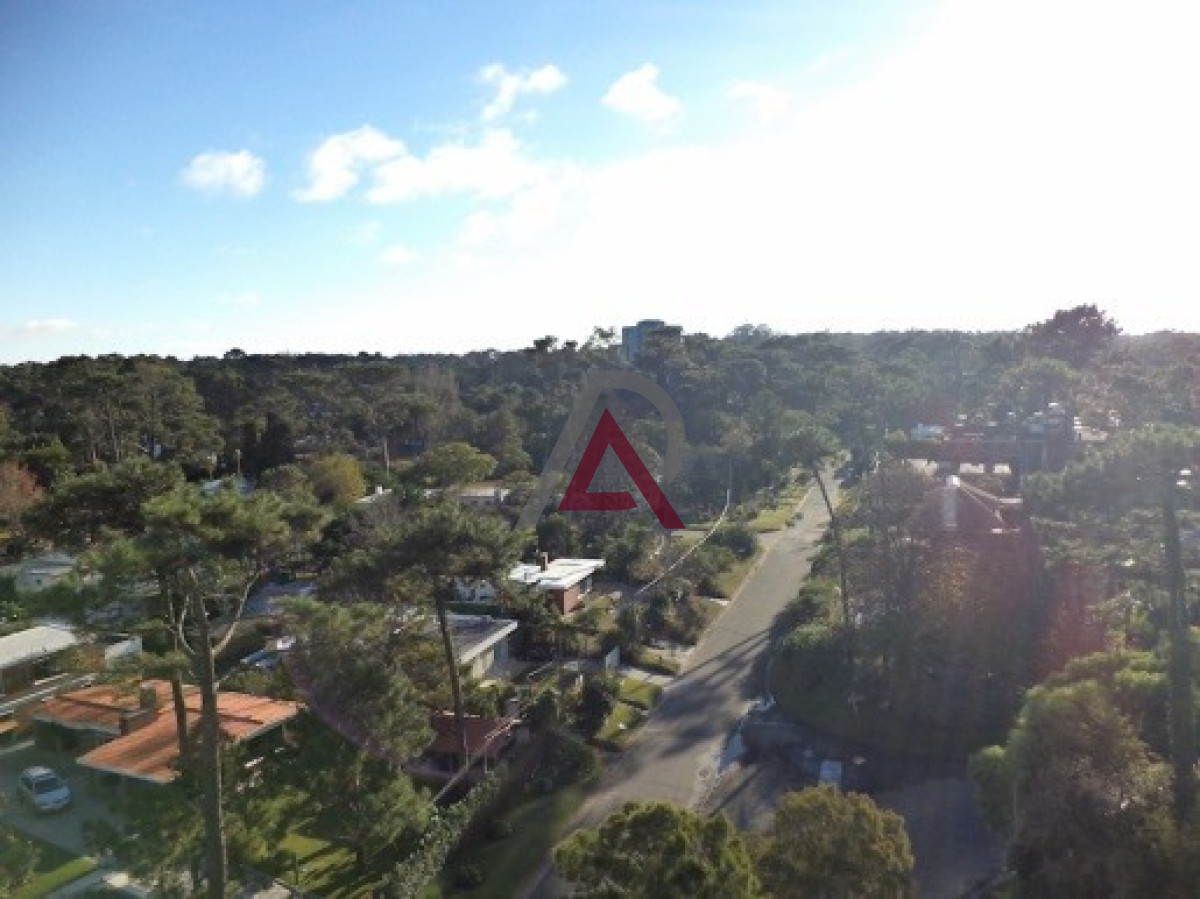 Apartamento ID.259 - Ubicado sobre la Avda. ROOSVELT, estratégicamente a metros del Punta Shopping  ESCUCHA OFERTAS