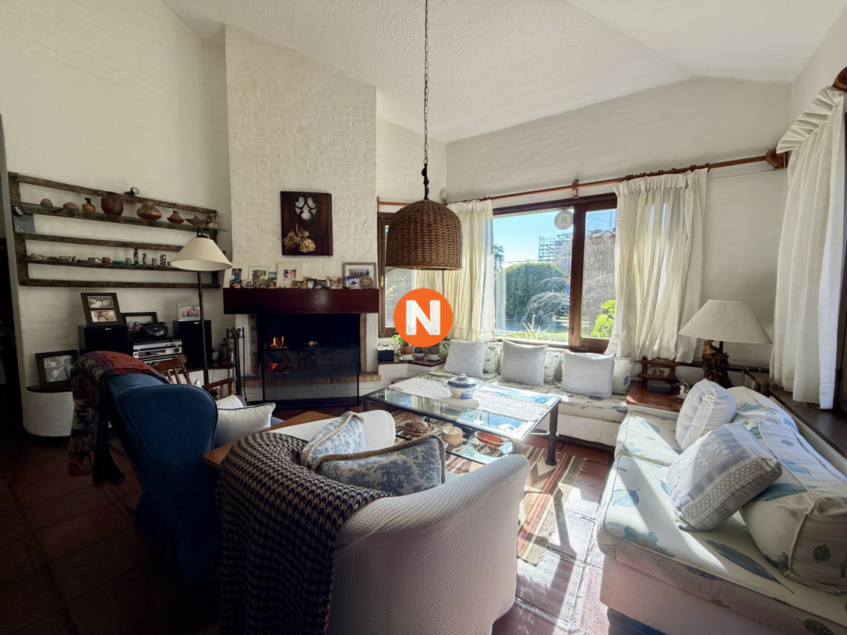 Casa Ref.225914 - CASA EN VENTA - BARRIO CANTEGRIL, AV. CÓRDOVA