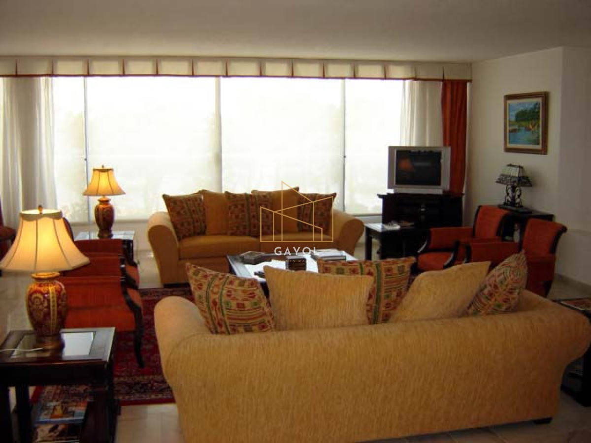 Apartamento ID.1231 - Playa mansa amplia terraza 