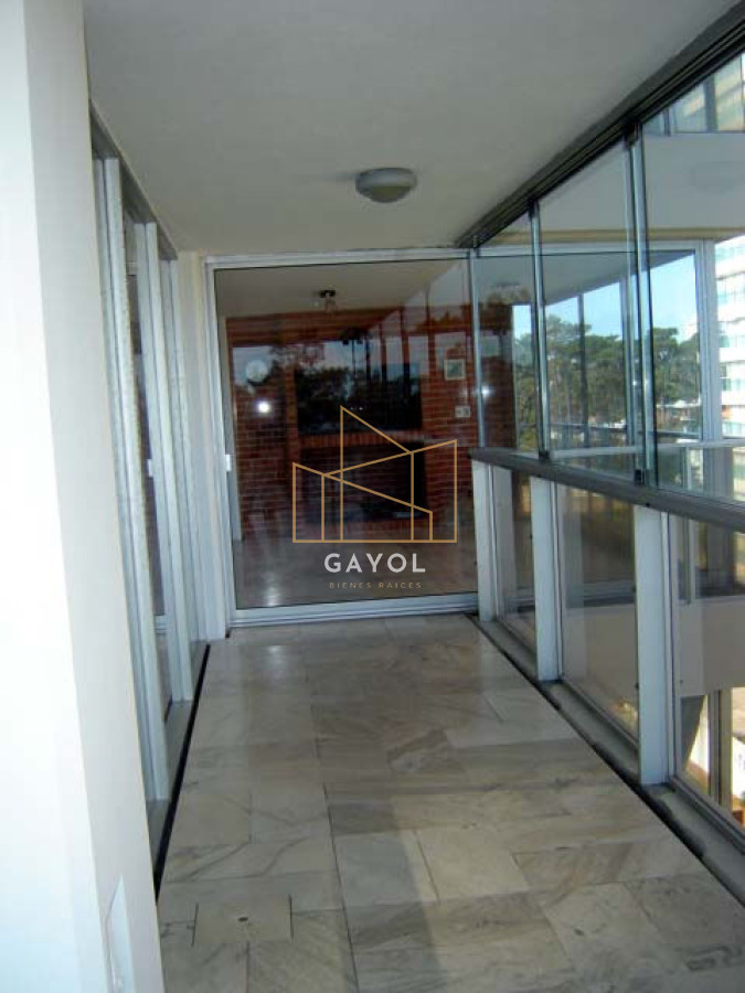 Apartamento ID.1231 - Playa mansa amplia terraza 