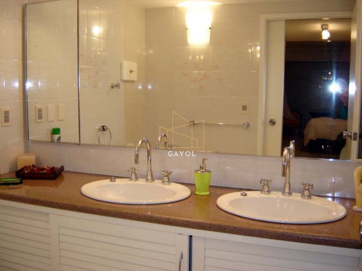 Apartamento ID.1231 - Playa mansa amplia terraza 