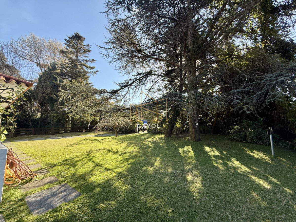 Casa ID.1501 - CASA EN VENTA - BARRIO CANTEGRIL, AV. CÓRDOVA