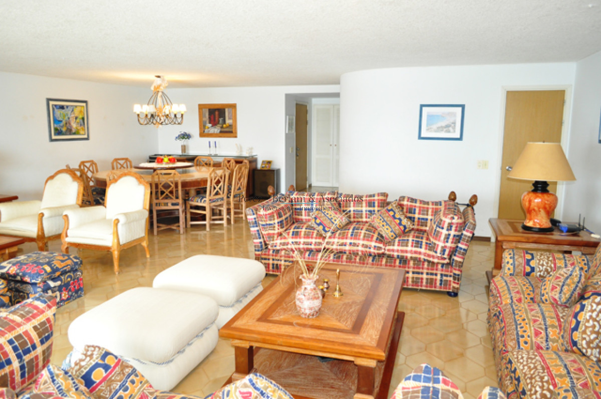 Apartamento ID.286 -  Venta Apartamento en Brava 3 dormitorios  Primera linea