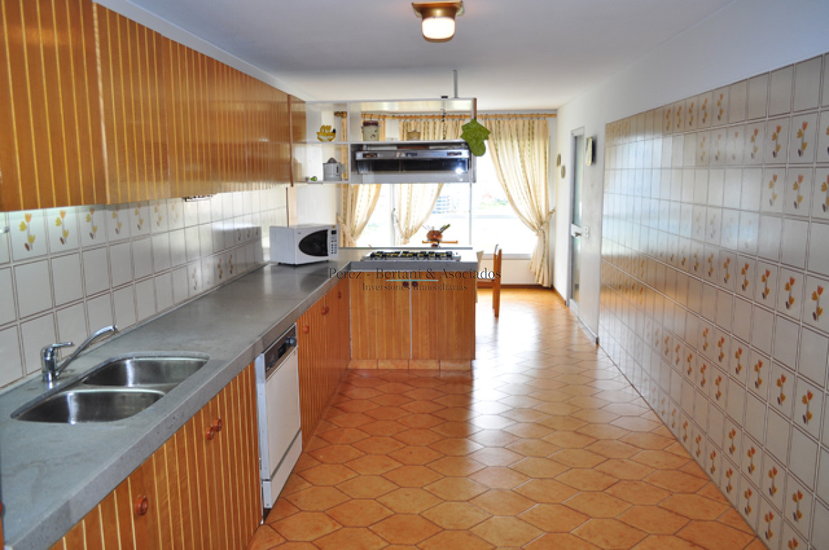 Apartamento ID.286 -  Venta Apartamento en Brava 3 dormitorios  Primera linea