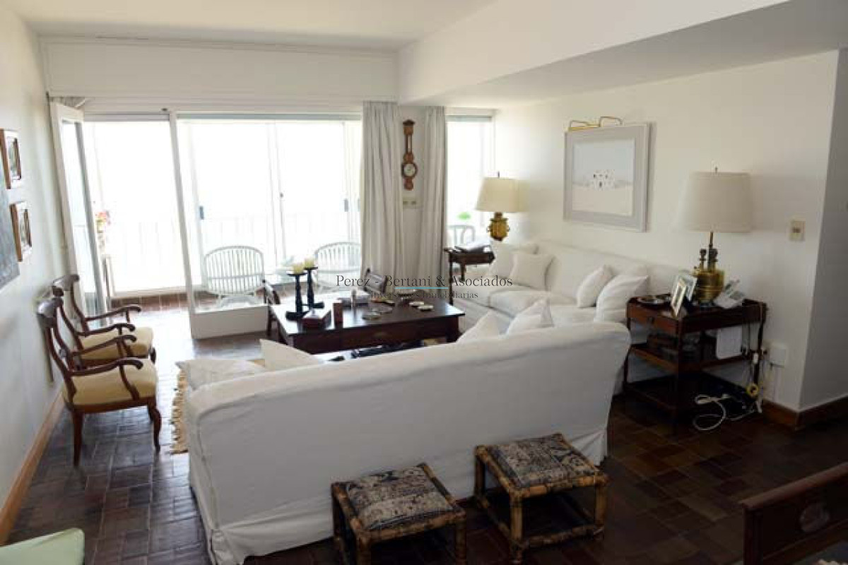 Apartamento ID.255 -   Venta Apartamento en Peninsula, 4 dormitorios  