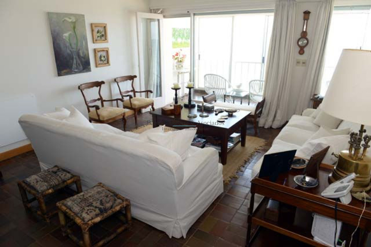 Apartamento ID.255 -   Venta Apartamento en Peninsula, 4 dormitorios  