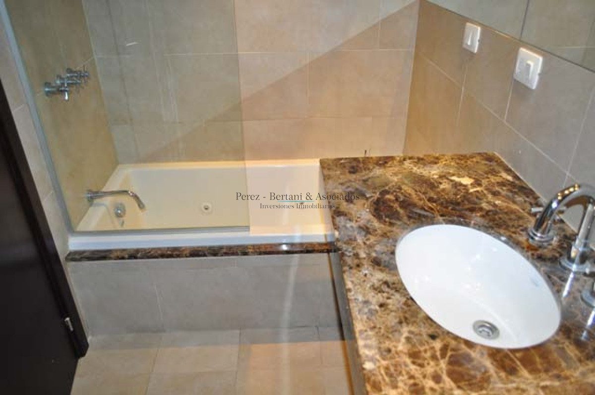 Apartamento ID.1052 -   Excelente ubicación! en la Barra