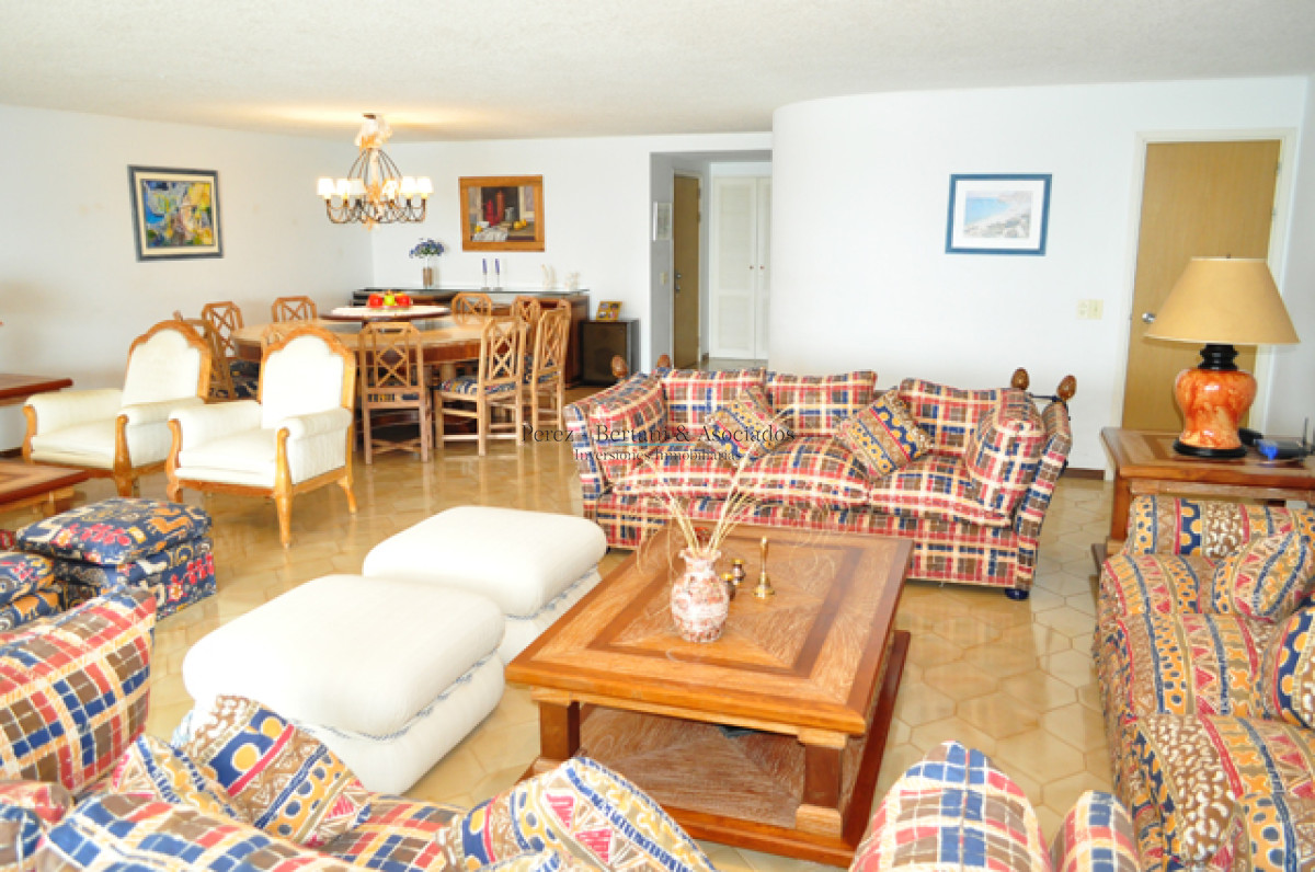 Apartamento ID.286 -  Venta Apartamento en Brava 3 dormitorios  Primera linea