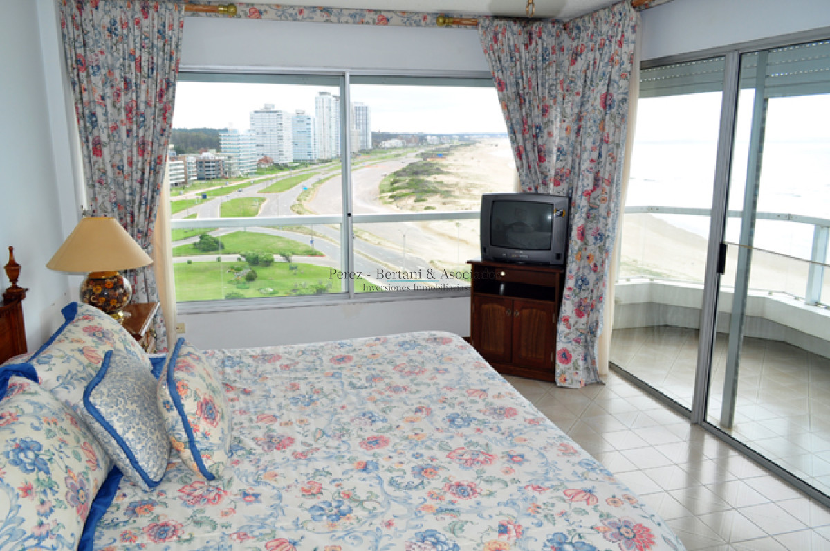 Apartamento ID.286 -  Venta Apartamento en Brava 3 dormitorios  Primera linea