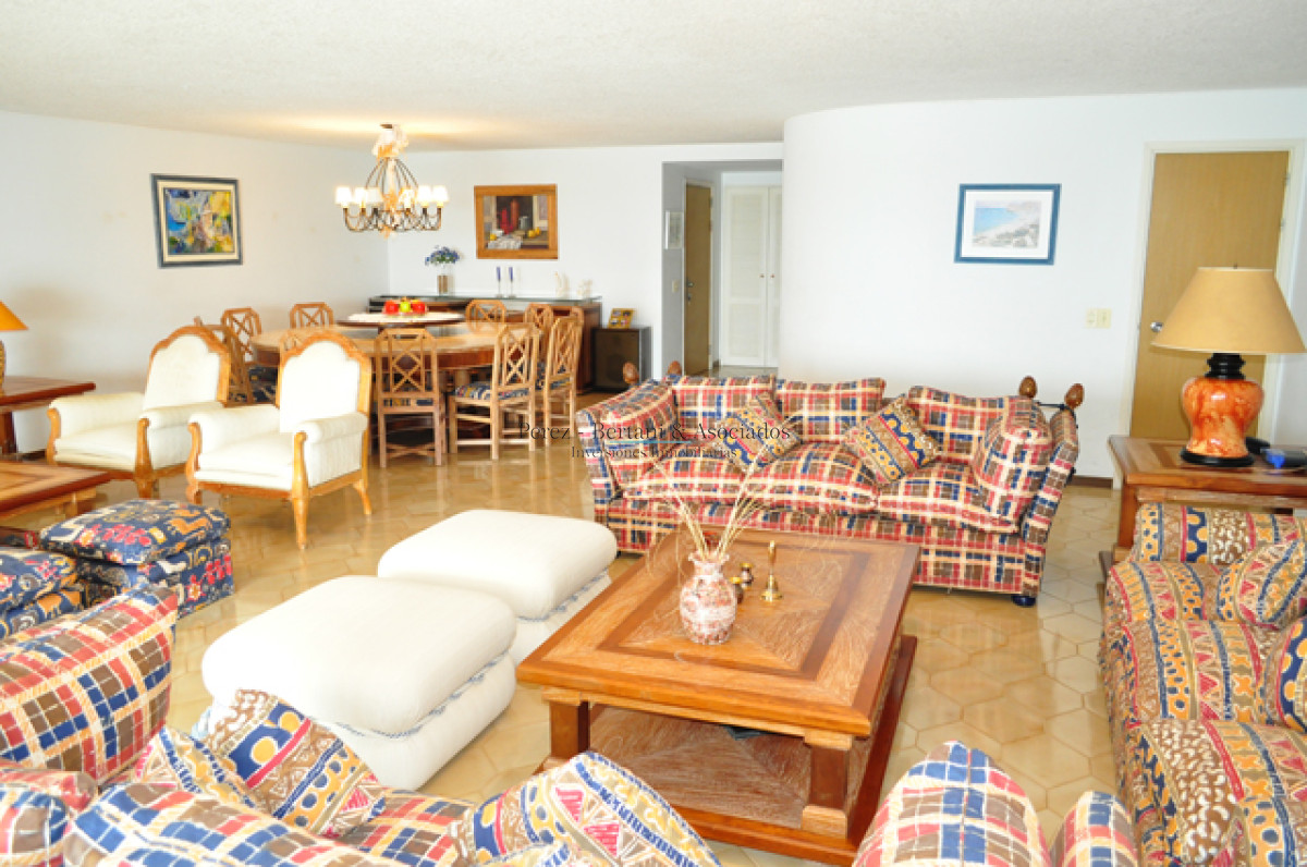 Apartamento ID.286 -  Venta Apartamento en Brava 3 dormitorios  Primera linea
