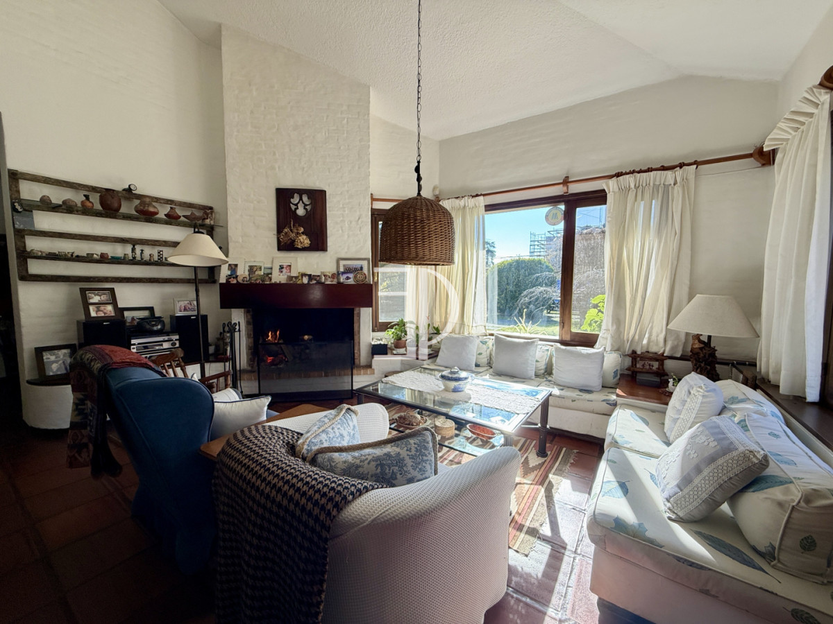 Casa ID.1629 - CASA EN VENTA - BARRIO CANTEGRIL, AV. CÓRDOBA