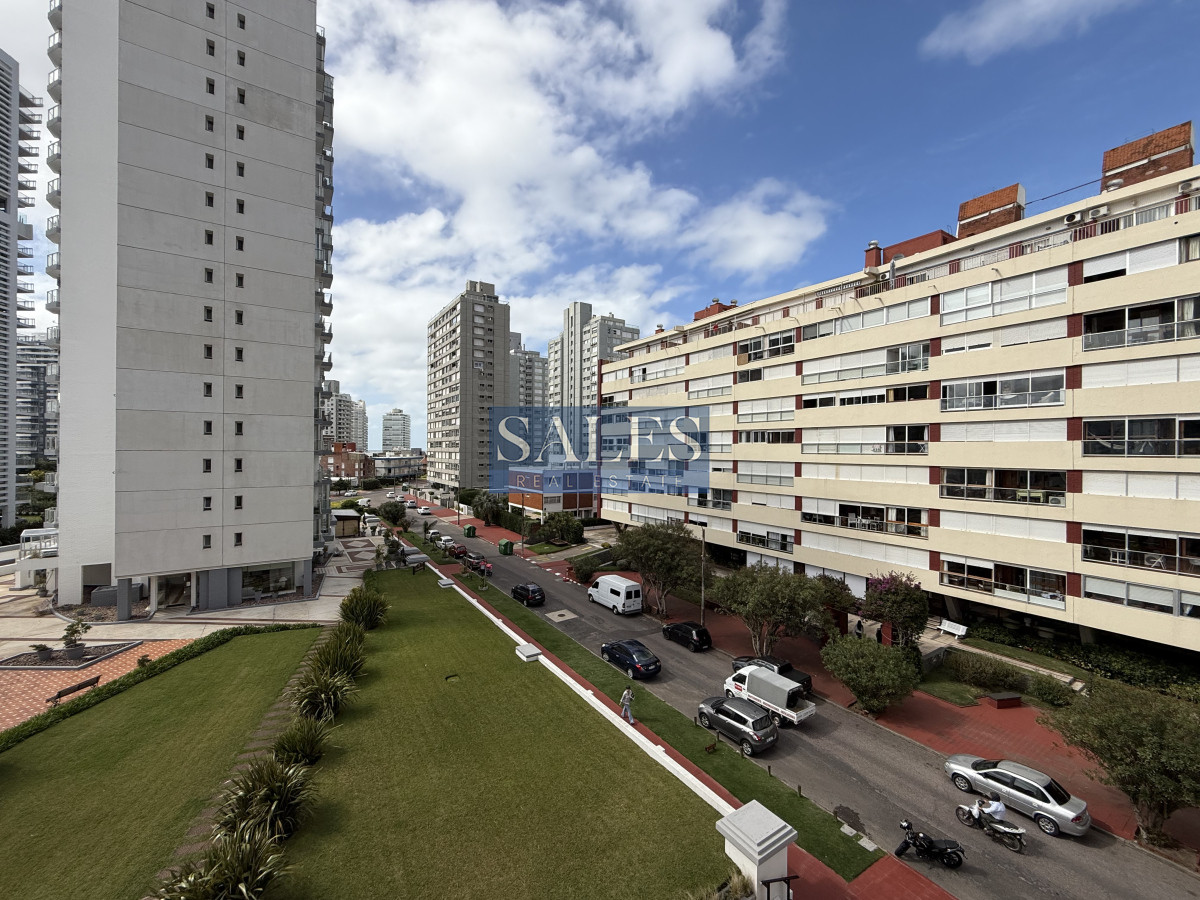 Apartamento ID.1240 - Apartamento en venta dormitorio y medio Punta del Este Torre triángulo Aidy Grill  