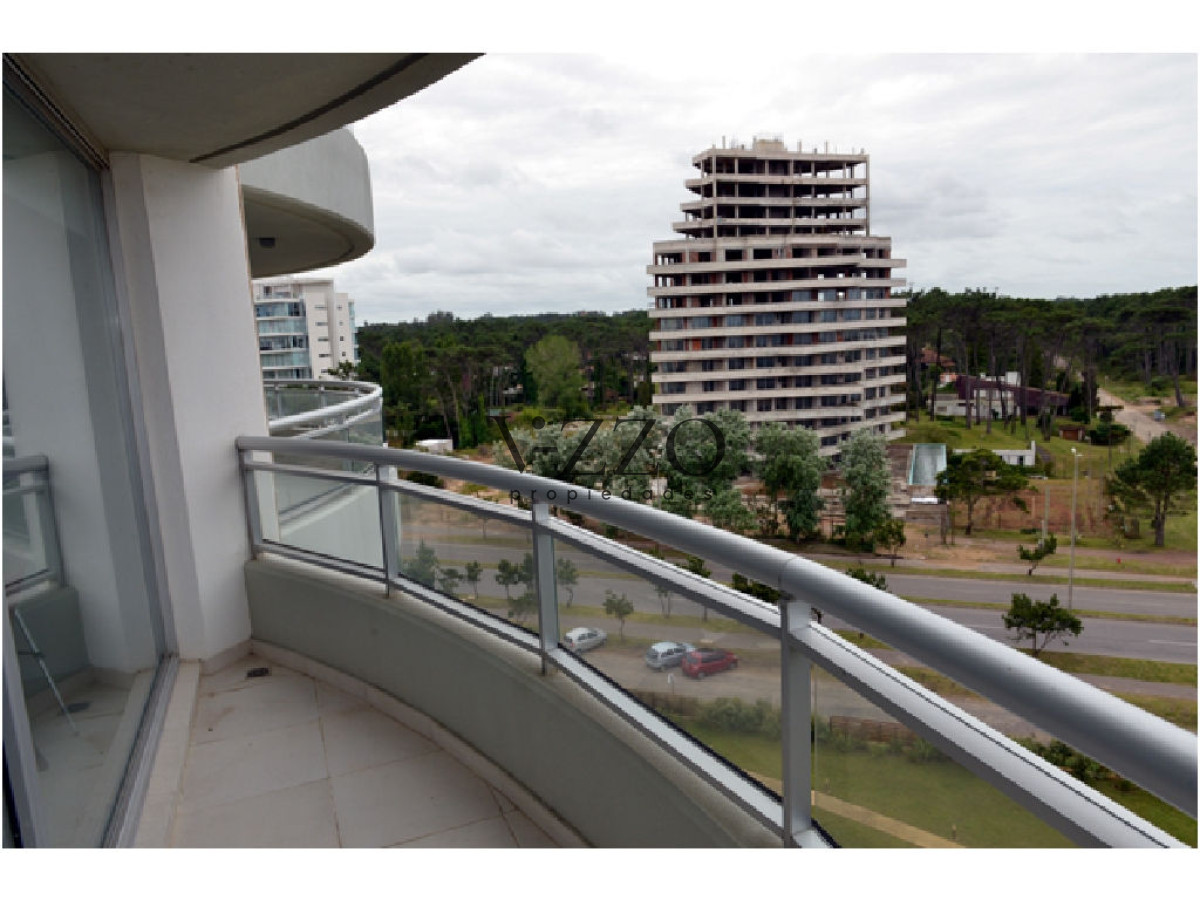 Apartamento ID.1331/Roosevelt,-Punta-del-Este-Piso-alto-con-Vista-al-Mar!-,-cómodo-y-muy-Luminoso-.-Modenos-muebles!-- - Roosevelt, Punta del Este Piso alto con Vista al Mar! , cómodo y muy Luminoso . Modenos muebles!  