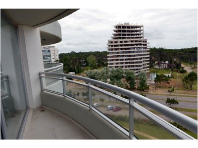 Apartamento ID.1331/Roosevelt,-Punta-del-Este-Piso-alto-con-Vista-al-Mar!-,-cómodo-y-muy-Luminoso-.-Modenos-muebles!-- - Roosevelt, Punta del Este Piso alto con Vista al Mar! , cómodo y muy Luminoso . Modenos muebles!  