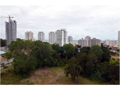 Apartamento ID.1331/Roosevelt,-Punta-del-Este-Piso-alto-con-Vista-al-Mar!-,-cómodo-y-muy-Luminoso-.-Modenos-muebles!-- - Roosevelt, Punta del Este Piso alto con Vista al Mar! , cómodo y muy Luminoso . Modenos muebles!  