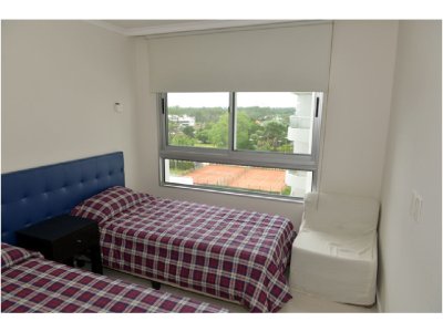 Apartamento ID.1331/Roosevelt,-Punta-del-Este-Piso-alto-con-Vista-al-Mar!-,-cómodo-y-muy-Luminoso-.-Modenos-muebles!-- - Roosevelt, Punta del Este Piso alto con Vista al Mar! , cómodo y muy Luminoso . Modenos muebles!  