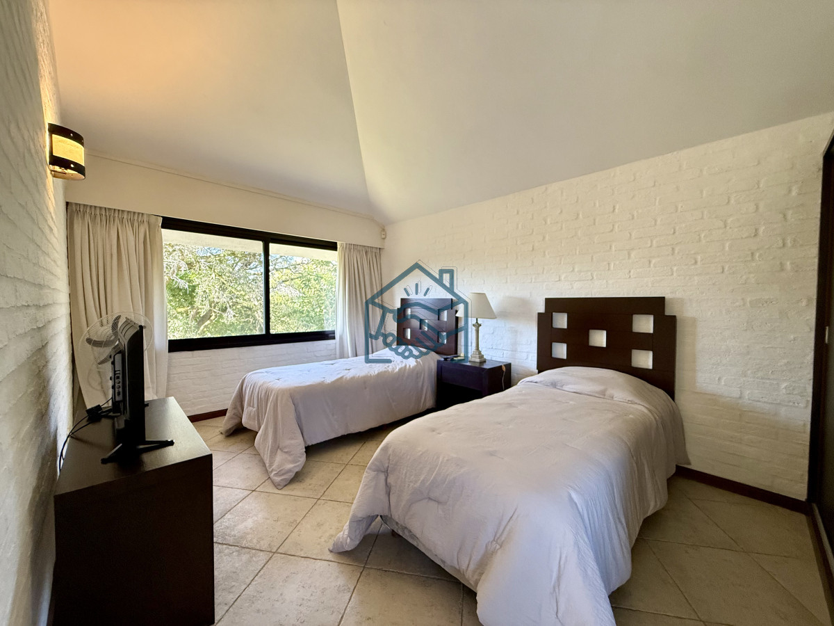 Casa ID.1513/Chalet-en-Rincón-del-Indio---A-500-metros-del-mar - Chalet en Rincón del Indio - A 500 metros del mar