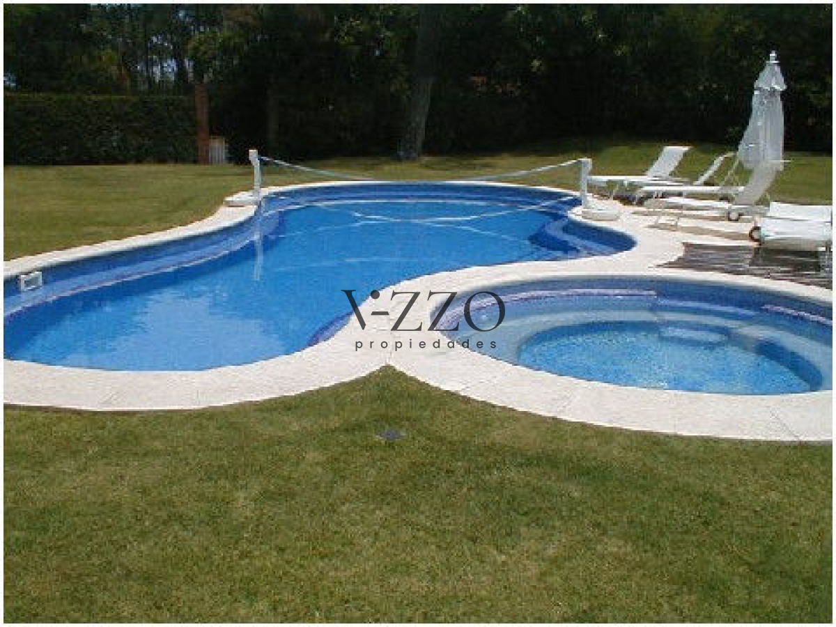 Casa ID.1099/hermosa-cvasa-con-muy-buen-parque-escucha-oferta-y-financia-a-largo-plazo - hermosa cvasa con muy buen parque escucha oferta y financia a largo plazo