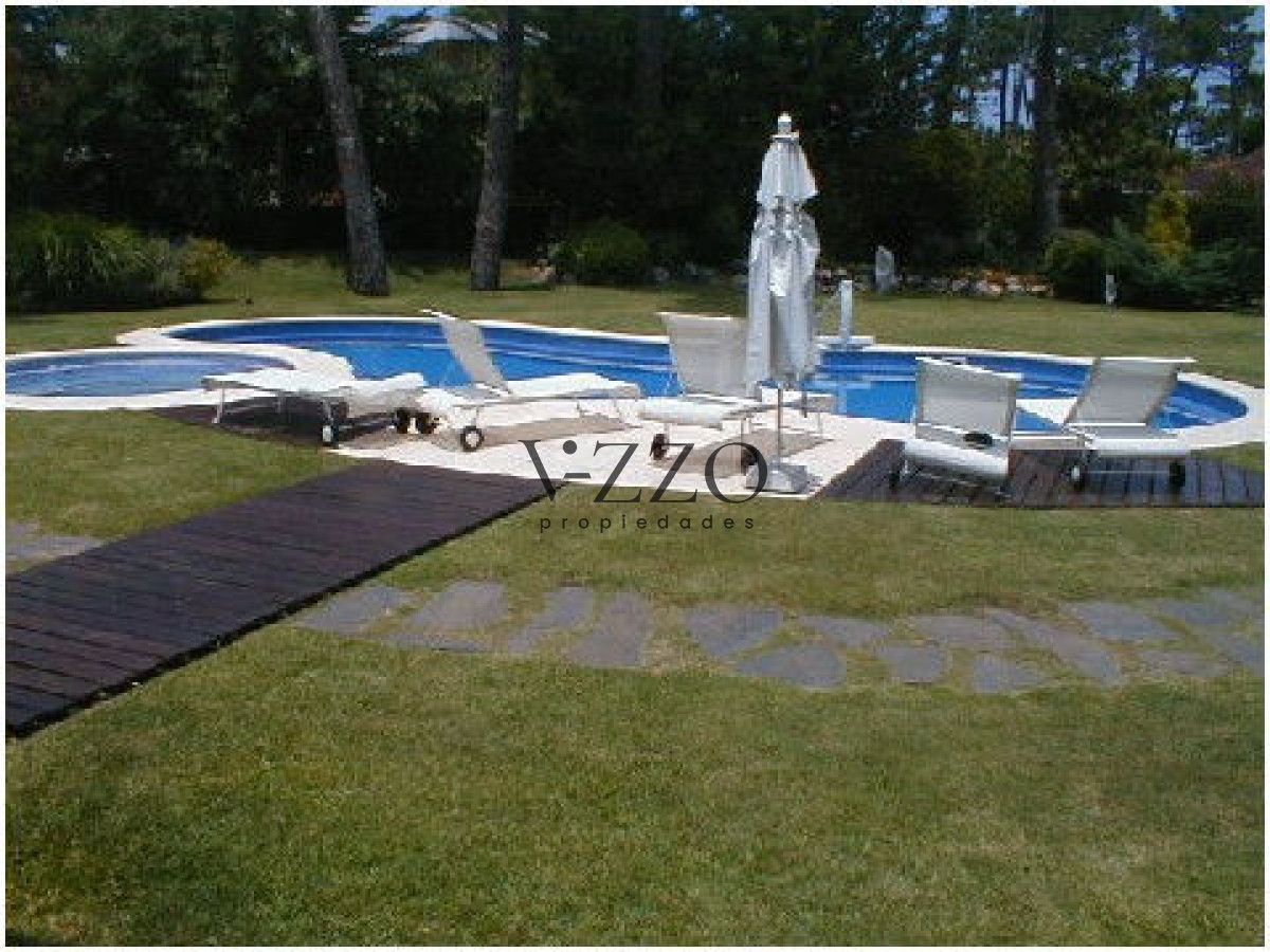 Casa ID.1099/hermosa-cvasa-con-muy-buen-parque-escucha-oferta-y-financia-a-largo-plazo - hermosa cvasa con muy buen parque escucha oferta y financia a largo plazo