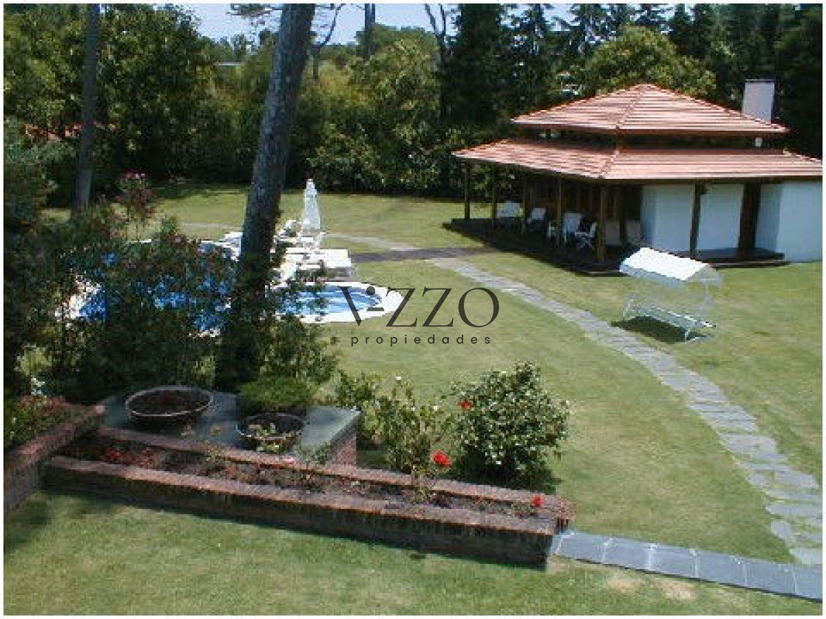 Casa ID.1099/hermosa-cvasa-con-muy-buen-parque-escucha-oferta-y-financia-a-largo-plazo - hermosa cvasa con muy buen parque escucha oferta y financia a largo plazo