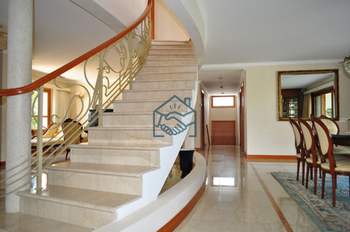 Casa ID.687/Casa-en-Mansa,-5-dormitorios--ABIERTO-A-NEGOCIOS,-TOMA-TERRENO-O-APARTAMENTOS-.PUEDE-FINANCIAR-40-CON-INTERES - Casa en Mansa, 5 dormitorios  ABIERTO A NEGOCIOS, TOMA TERRENO O APARTAMENTOS .PUEDE FINANCIAR 40% CON INTERES