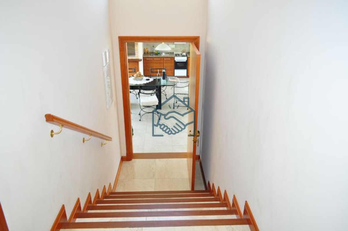 Casa ID.687/Casa-en-Mansa,-5-dormitorios--ABIERTO-A-NEGOCIOS,-TOMA-TERRENO-O-APARTAMENTOS-.PUEDE-FINANCIAR-40-CON-INTERES - Casa en Mansa, 5 dormitorios  ABIERTO A NEGOCIOS, TOMA TERRENO O APARTAMENTOS .PUEDE FINANCIAR 40% CON INTERES