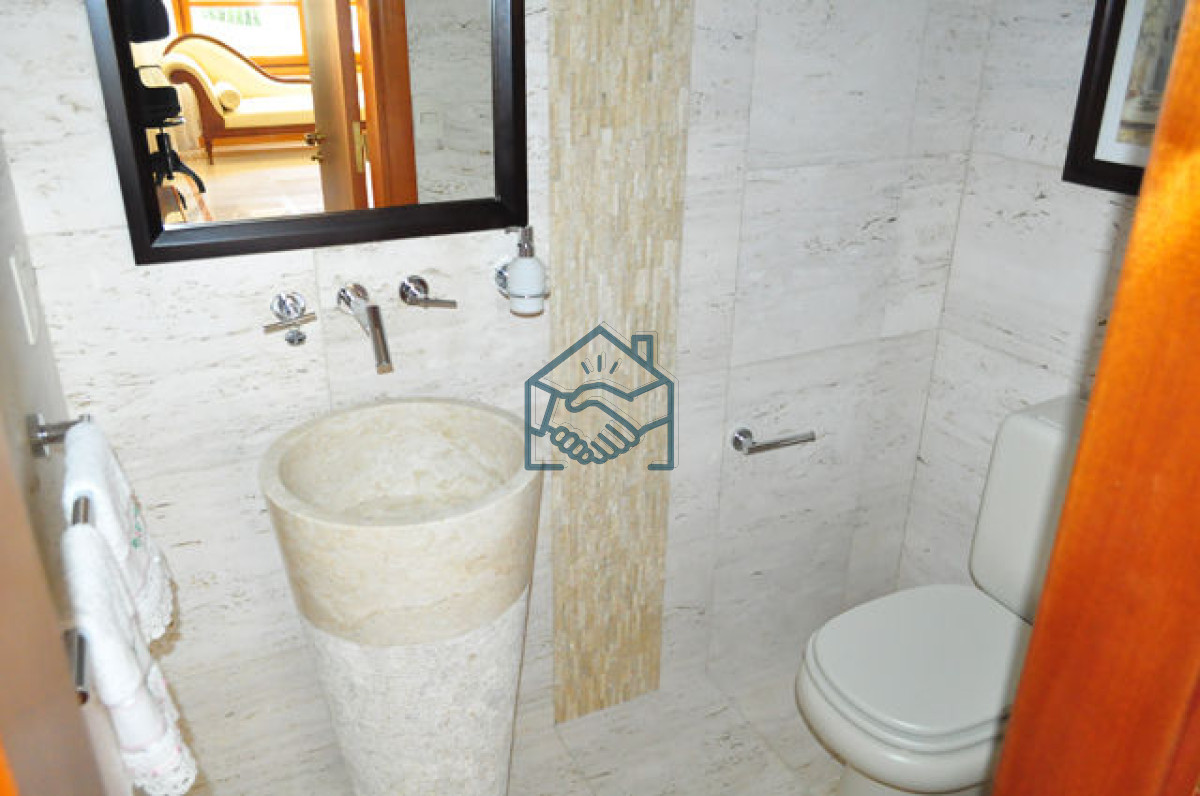 Casa ID.687/Casa-en-Mansa,-5-dormitorios--ABIERTO-A-NEGOCIOS,-TOMA-TERRENO-O-APARTAMENTOS-.PUEDE-FINANCIAR-40-CON-INTERES - Casa en Mansa, 5 dormitorios  ABIERTO A NEGOCIOS, TOMA TERRENO O APARTAMENTOS .PUEDE FINANCIAR 40% CON INTERES